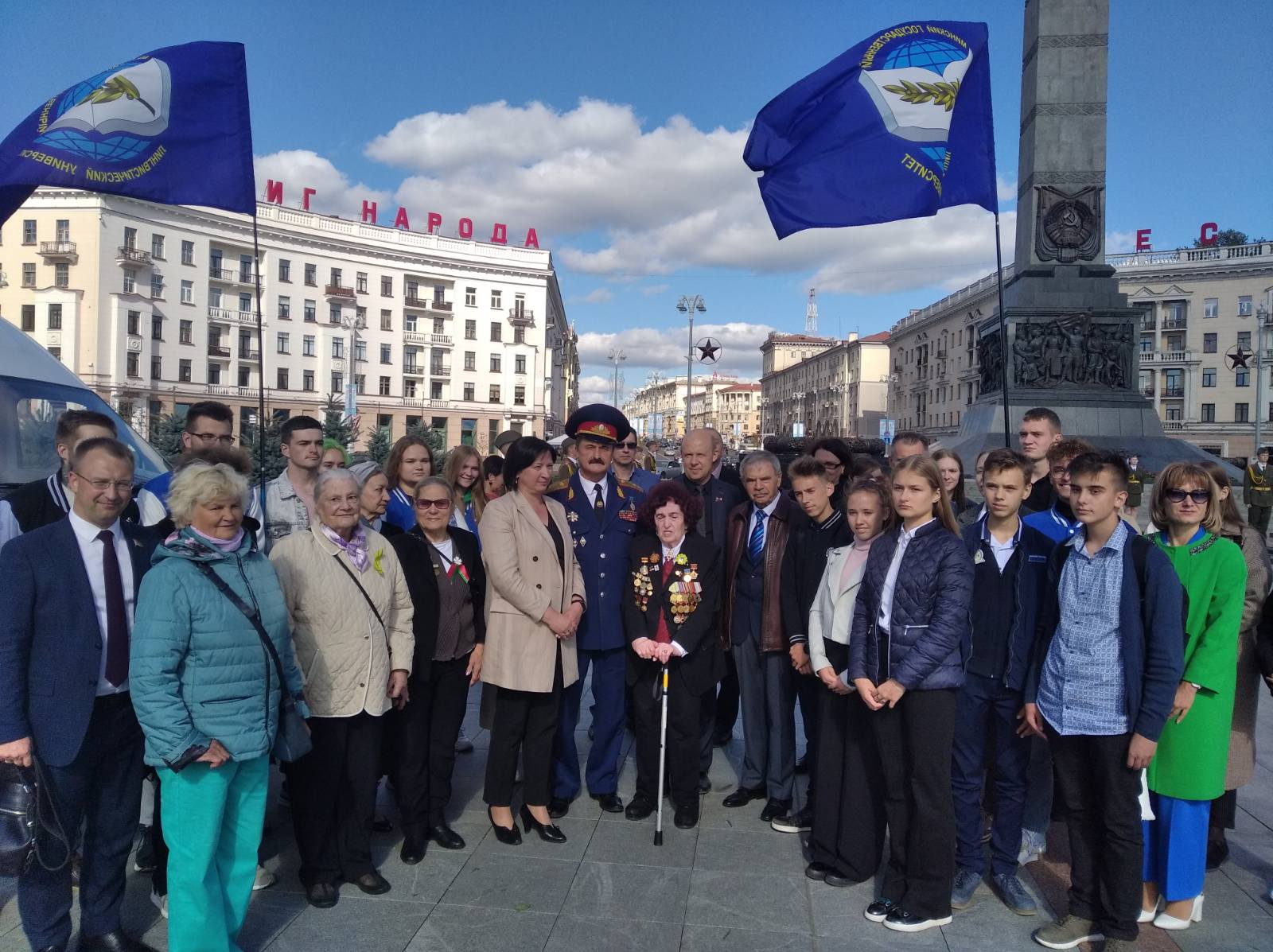 Церемония возложения венков и цветов в память о жертвах блокадного Ленинграда